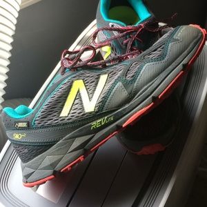 New Balance Goretex WT910v2 Trail Running Sz 9.5